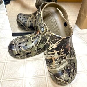 Crocs men’s size 10
Worn twice. #crocs #camouflage
